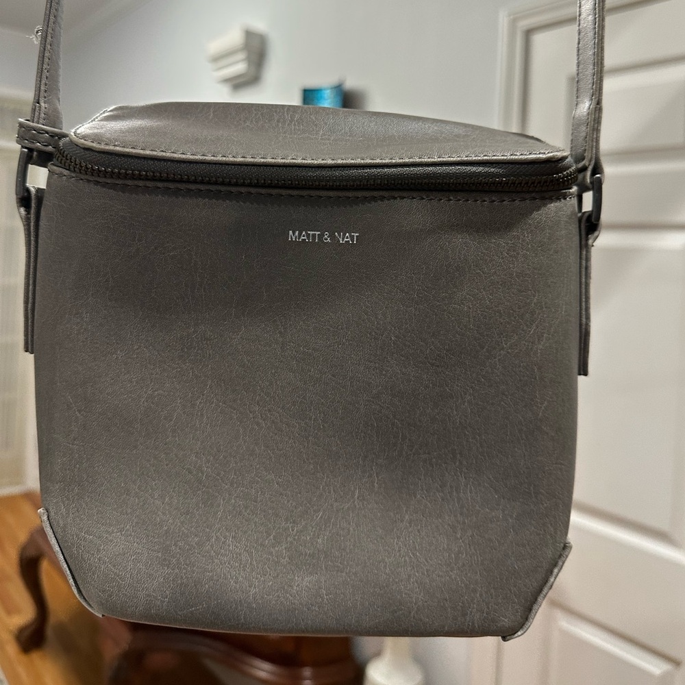 Matt & Nat Charcoal Messenger Bag! Best Offer Accepted!🩶